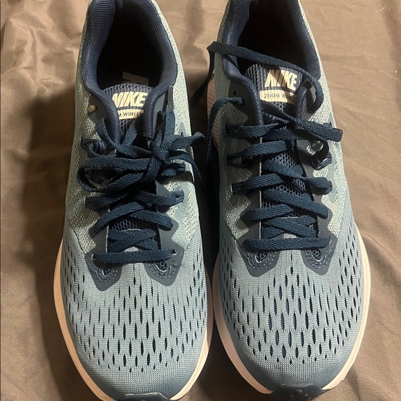 Nike women’s  Dark Blue Athletic Sneakers - Picture 1 of 2